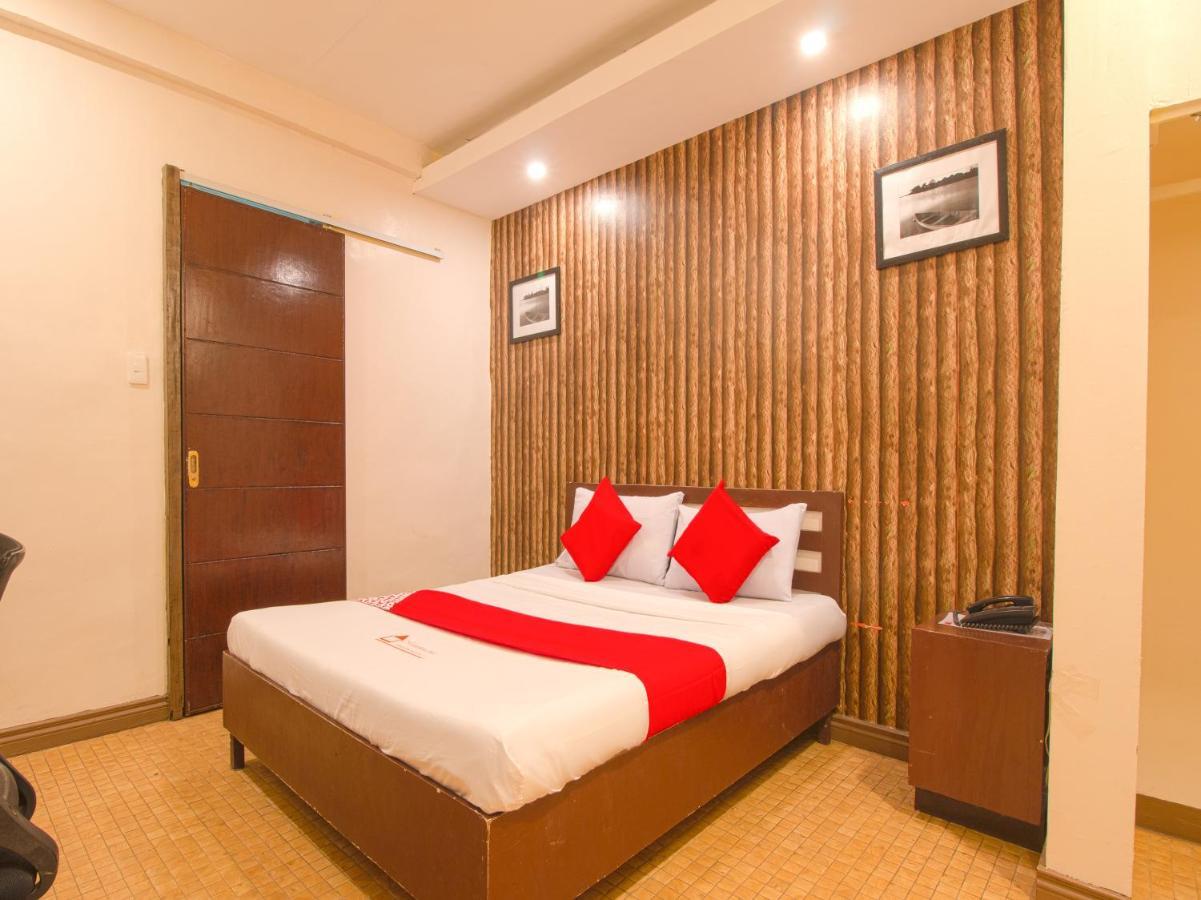 Vaccinated Staff-oyo 655 Mambaling Hotel Cebu