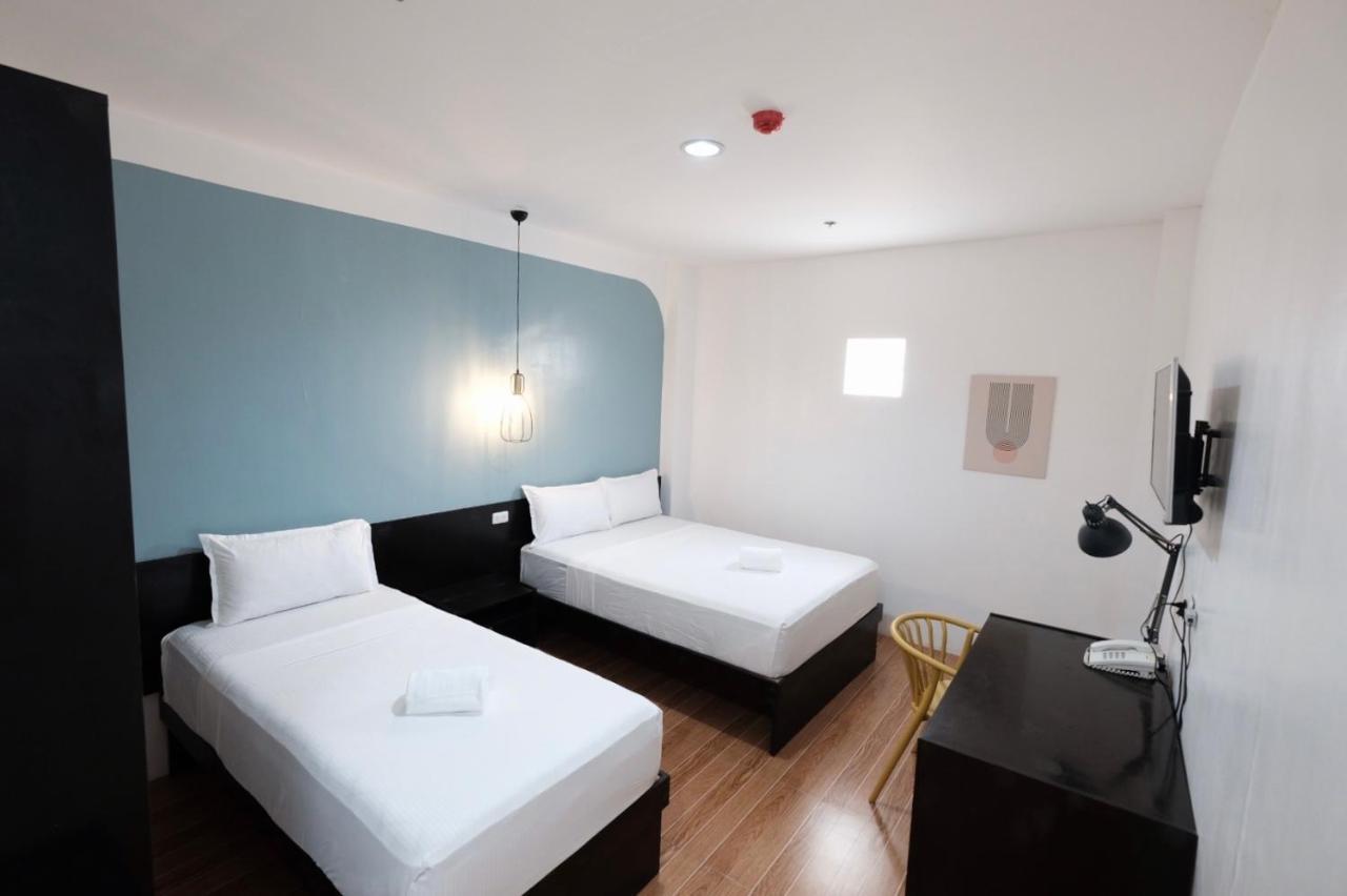 Bed & Breakfast Beds & Friends Mactan With Pool And Bar
