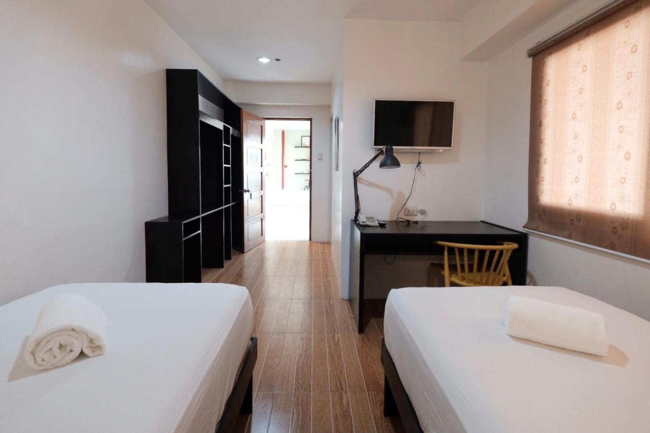 Beds & Friends Mactan With Pool And Bar