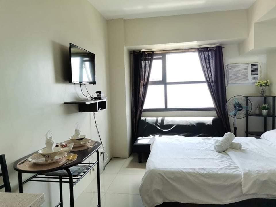 Horizon 101 A1 Shortwalk Robinson Mall Mango Square Bars Free Pool Apartment *