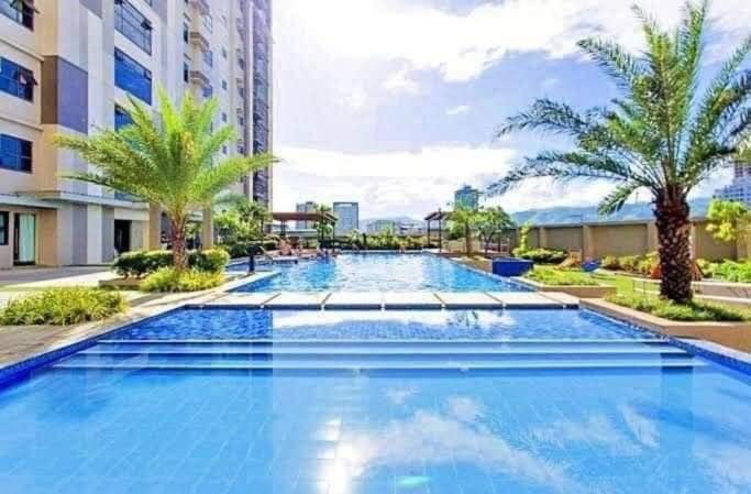 Apartment Horizon 101 A1 Shortwalk Robinson Mall Mango Square Bars Free Pool Cebu