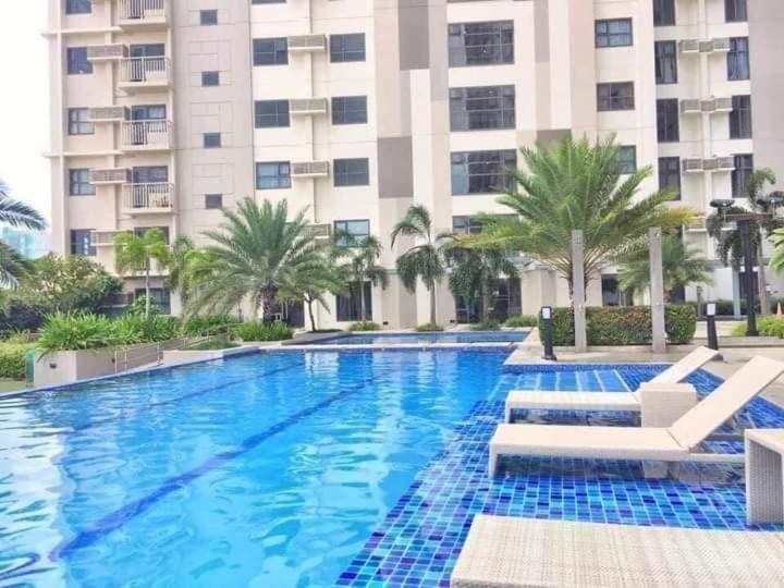 Apartment Horizon 101 A1 Shortwalk Robinson Mall Mango Square Bars Free Pool Cebu
