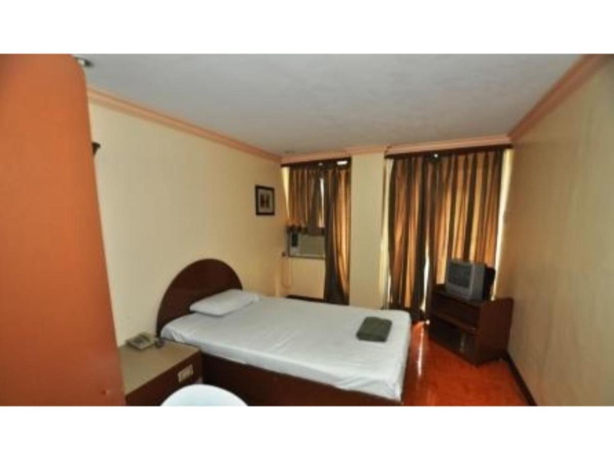 Hotel Oyo 672 Capitol Tourist Cebu