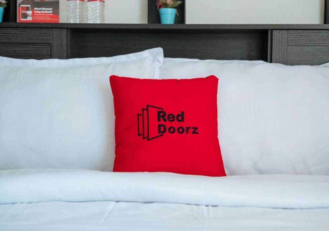 Hotel Reddoorz Near Mango Avenue 3*