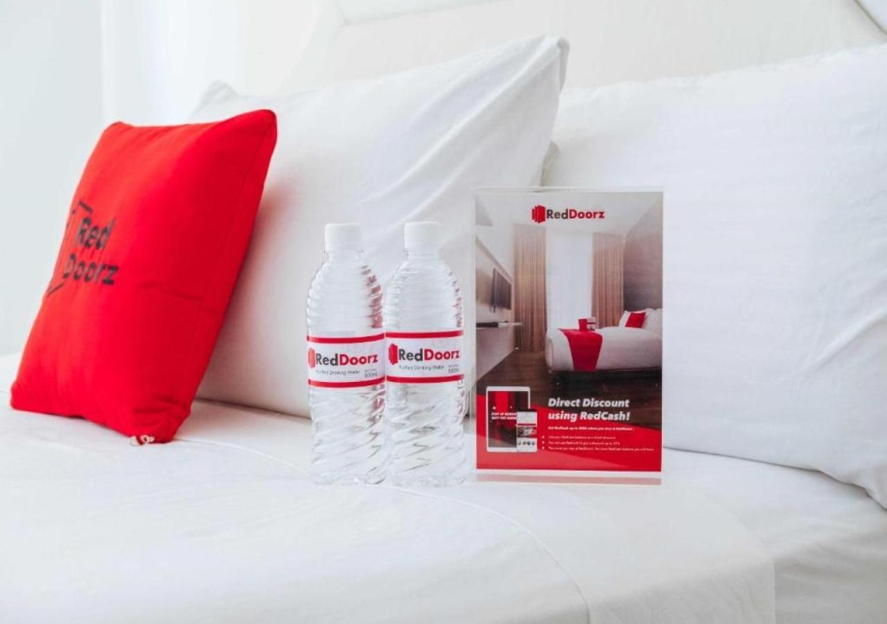 Hotel Reddoorz @ Park's Alcantara
