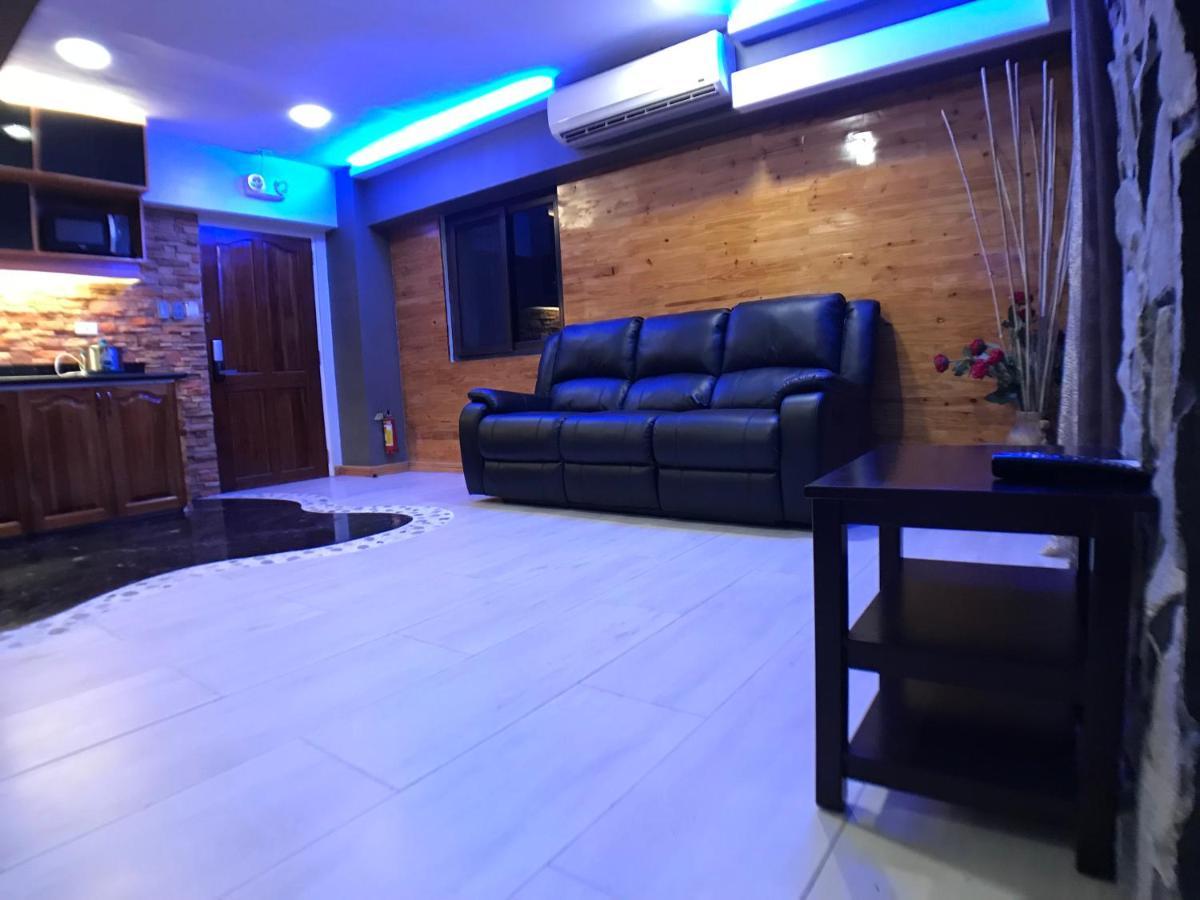 Clockworkorange Luxury Suites With Netflix * Lapu-Lapu City