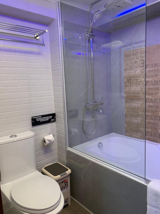 Clockworkorange Luxury With Netflix Lapu-Lapu City