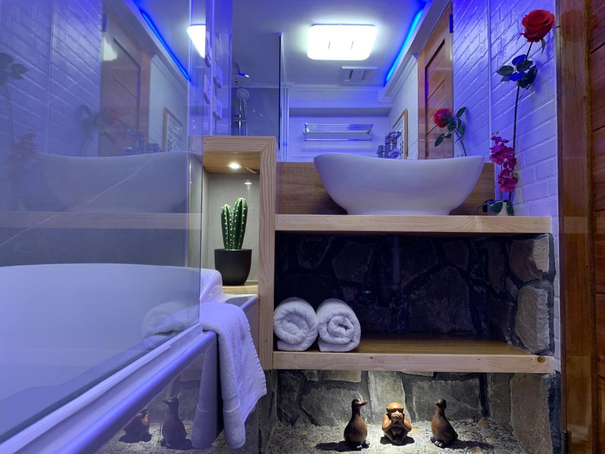 Clockworkorange Luxury With Netflix Apartamento Lapu-Lapu City