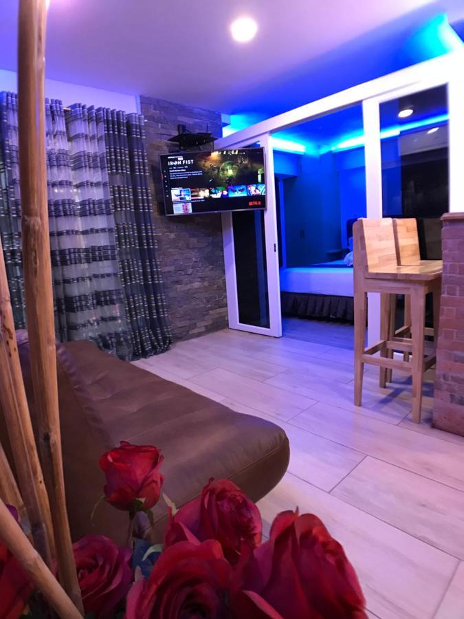 Clockworkorange Luxury With Netflix Apartamento Lapu-Lapu City