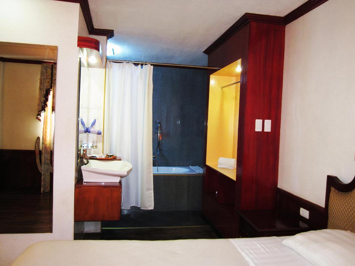 Cebu Dulcinea And Suites-mactan Airport Hotel 3*