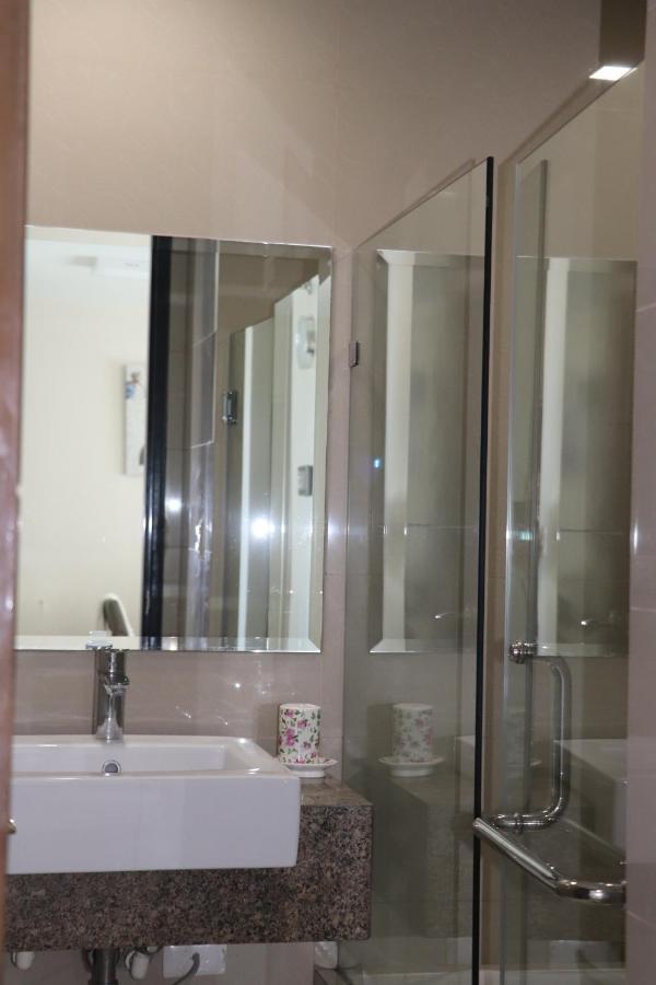 Condo-mactan Newtown Apartment *