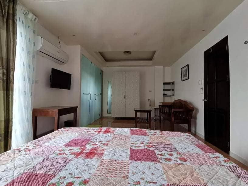 Marlene's Hilltop Apartment