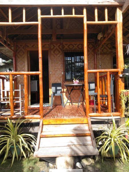 Hostel Titanic's Nipa Hut Moalboal