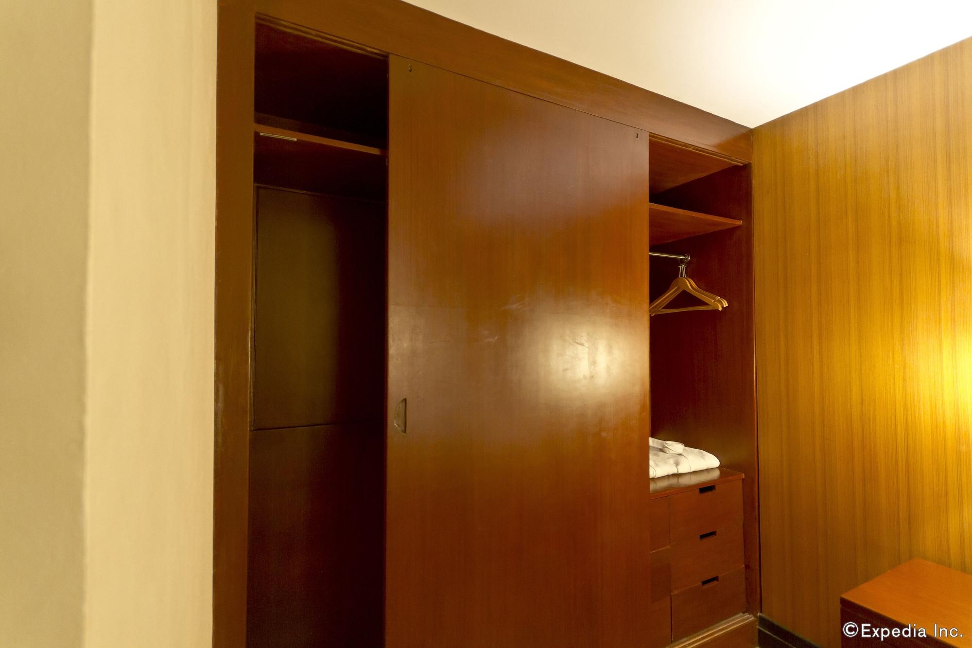 Crown Regency & Towers 4*