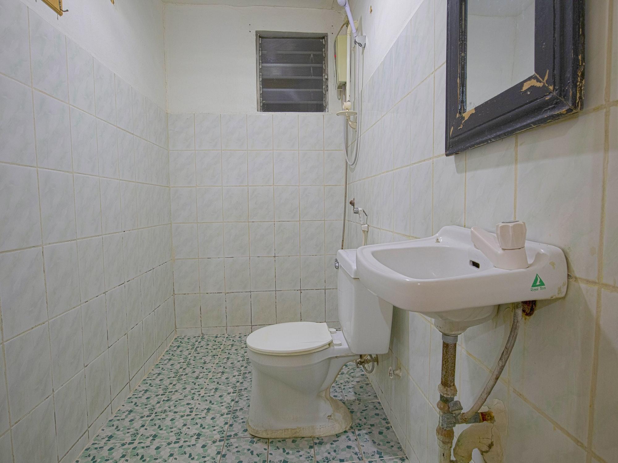 Hotel Reddoorz At La Maria And Tourist 3*