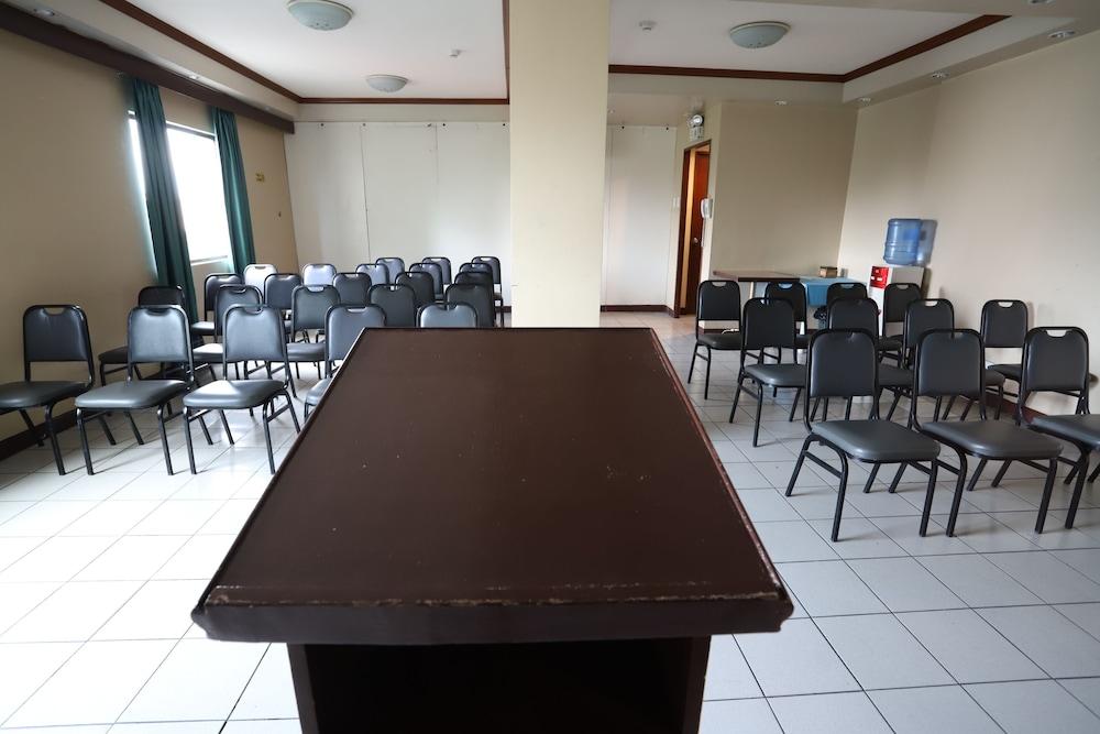 Oyo 210 Apple Tree Hotel Cebu