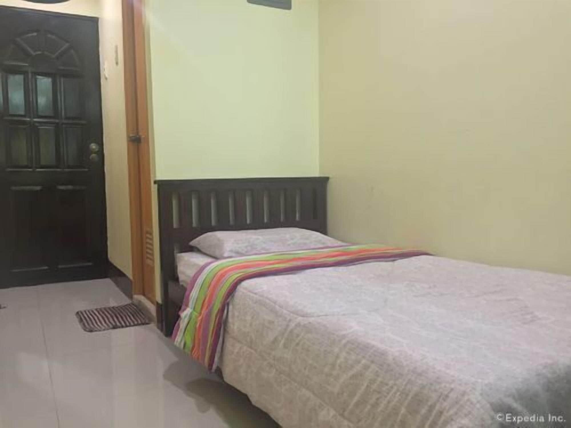 Honey Hunt House Inn Cebu