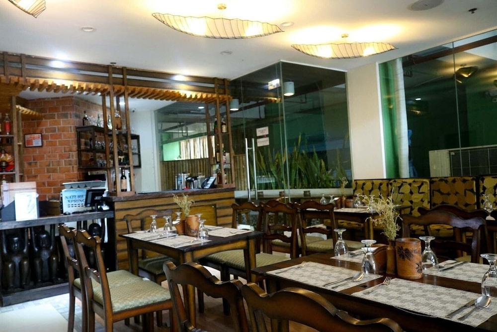 Palm Grass Hotel