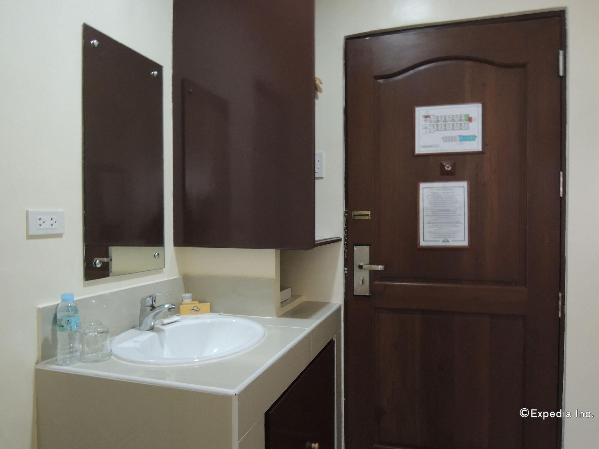 Days Cebu - 3*