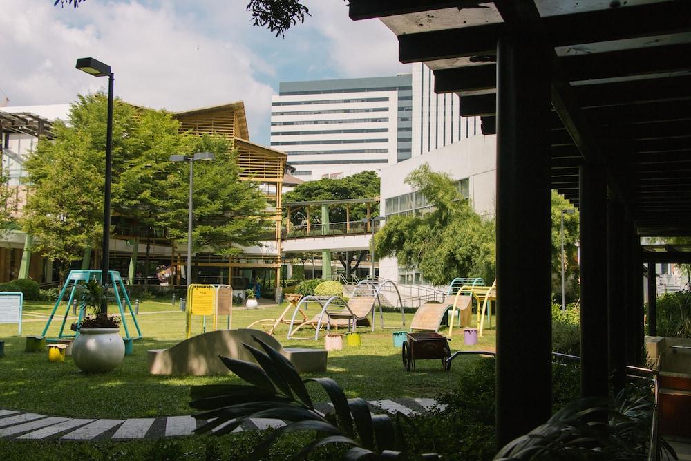 Hotel Seda Ayala Center 5*