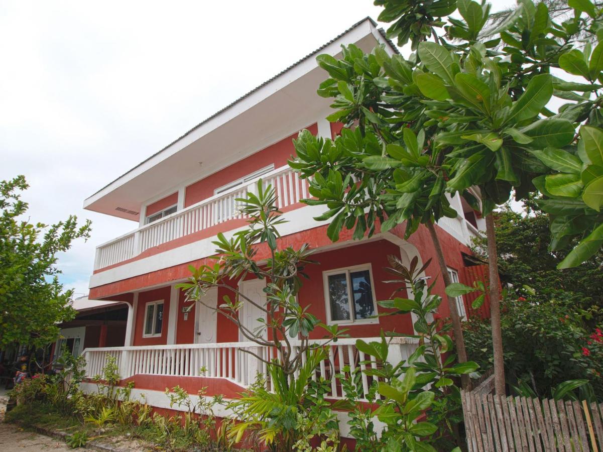 Oyo 853 Beach And Dive Hotel