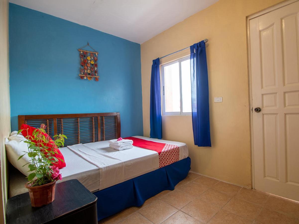 Oyo 853 Beach And Dive Hotel