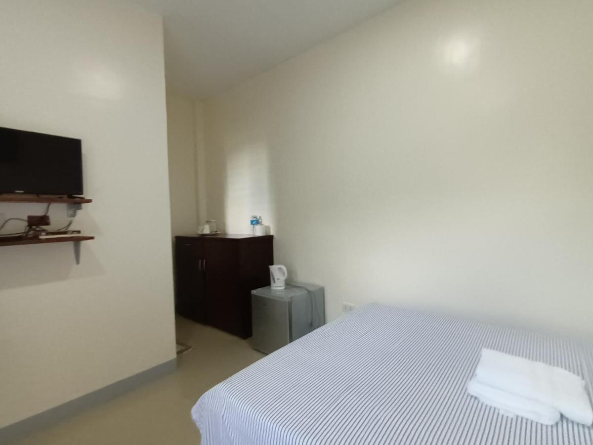 Grae's Apartelle Hostel *