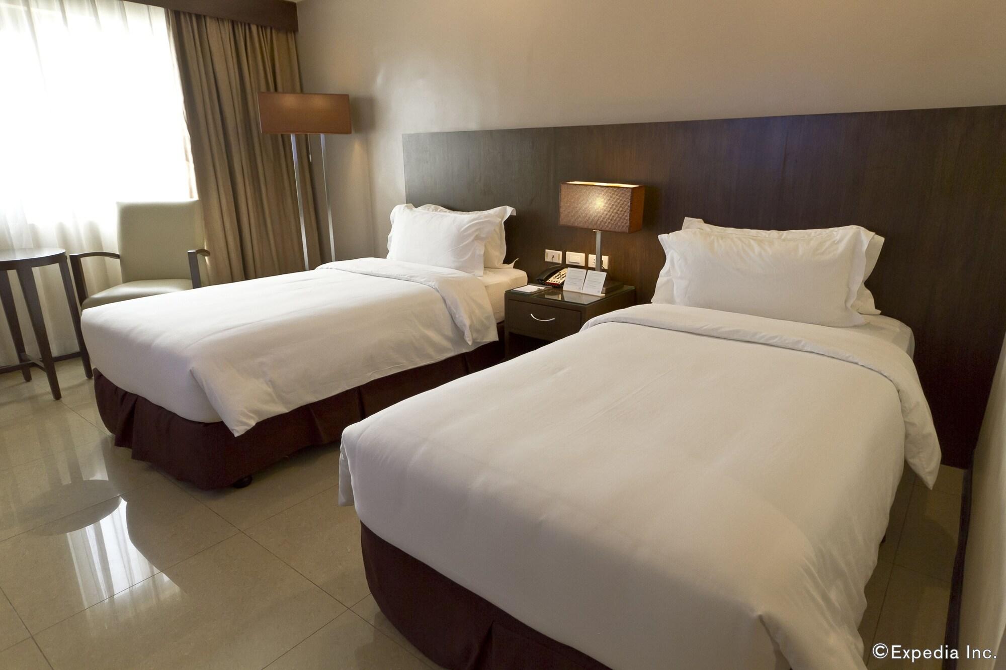 Mandarin Plaza Hotel