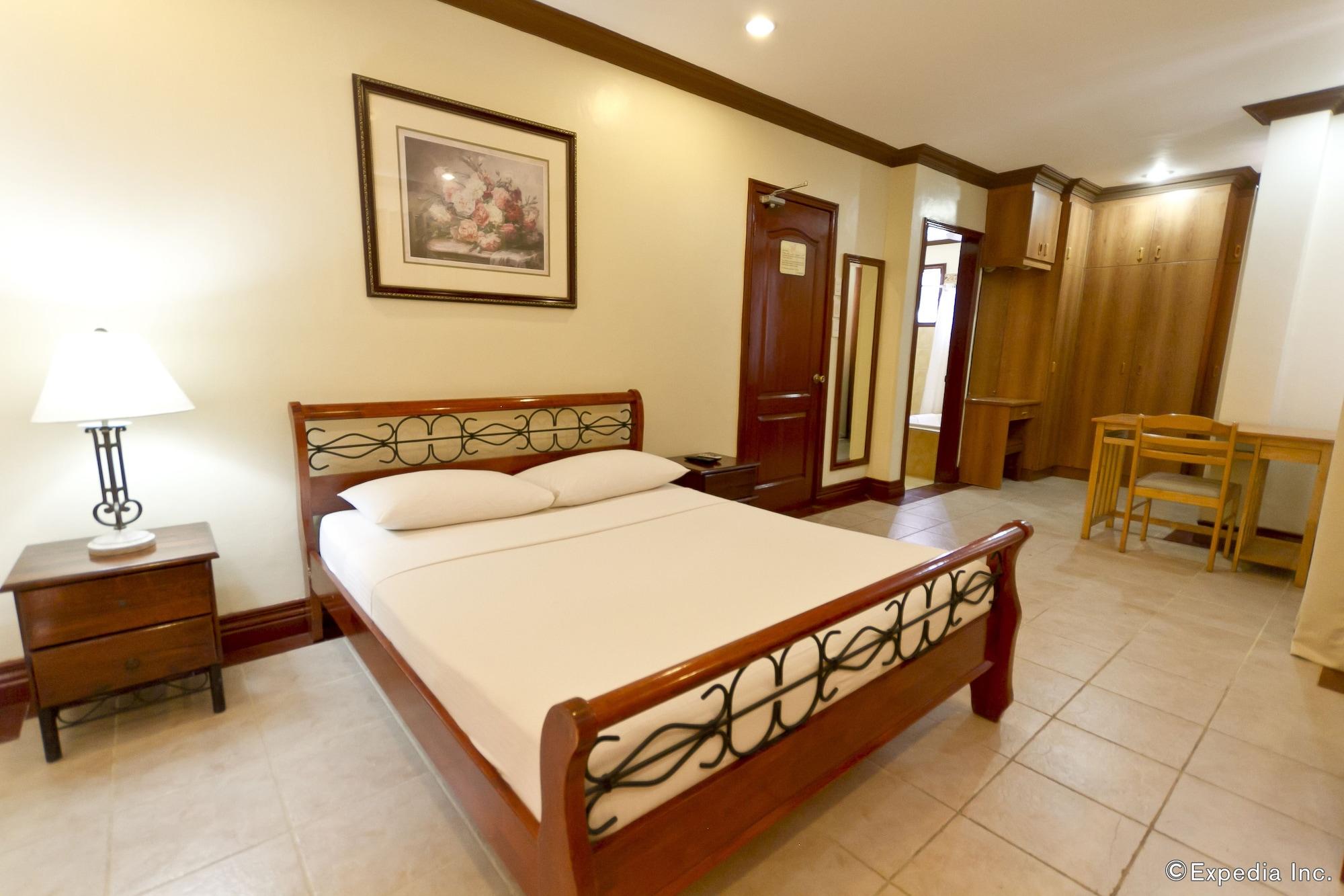 Hotel Crown Regency Mactan 4*