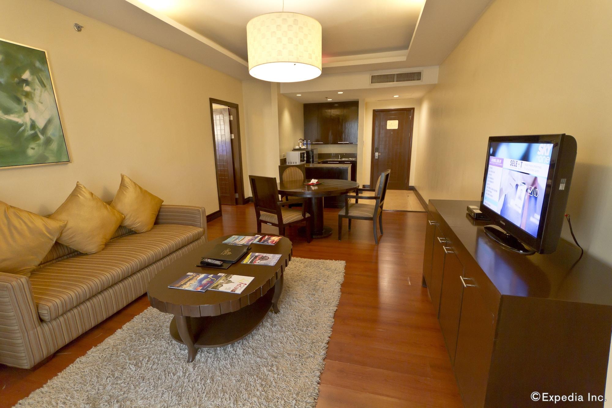 Hotel Crown Regency & Towers