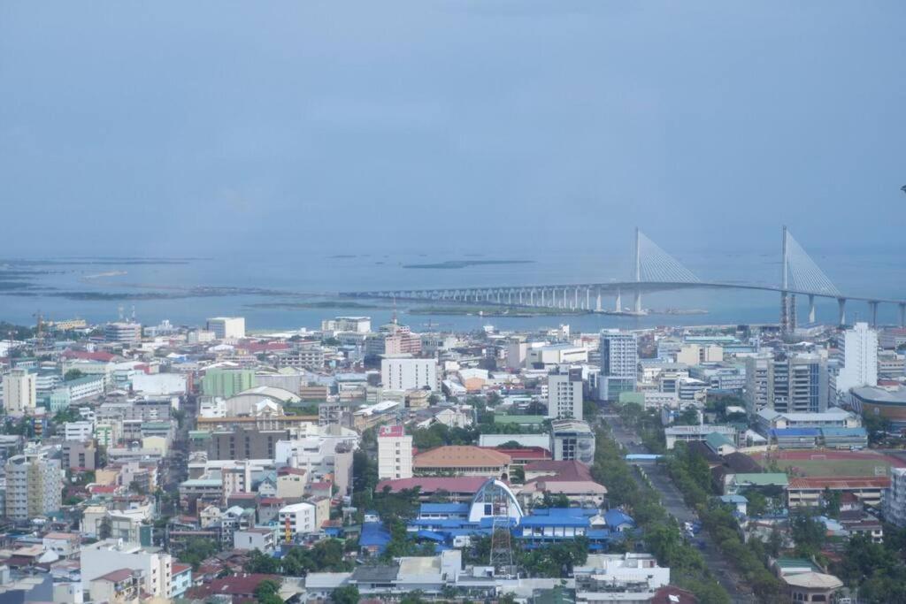 Lower Penthouse Club Ultima Residences Tower 3 *