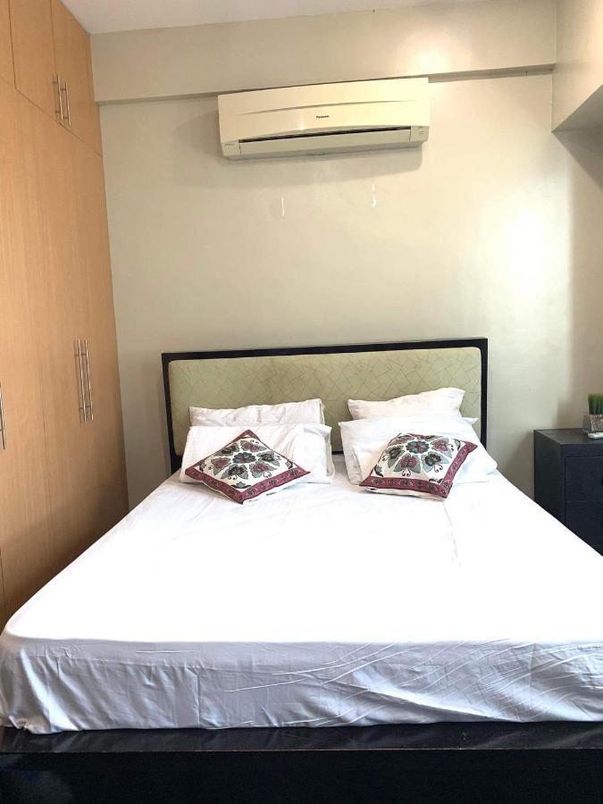 Lower Penthouse Club Ultima Residences Tower 3 Apartment
