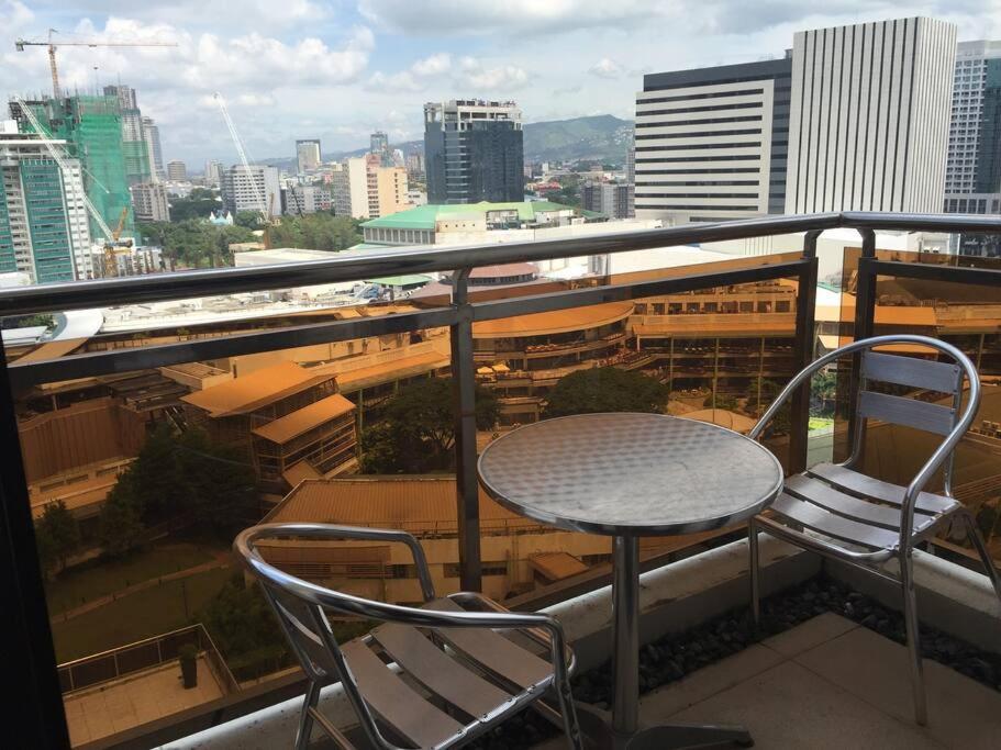 Spacious 1br 44sqm Unit Near Ayala Mall Apartment *