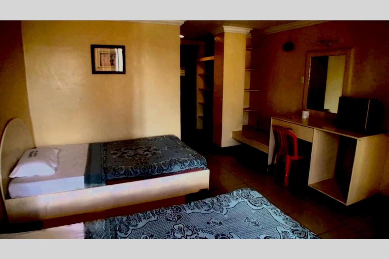 Hotel Oyo 672 Capitol Tourist Cebu
