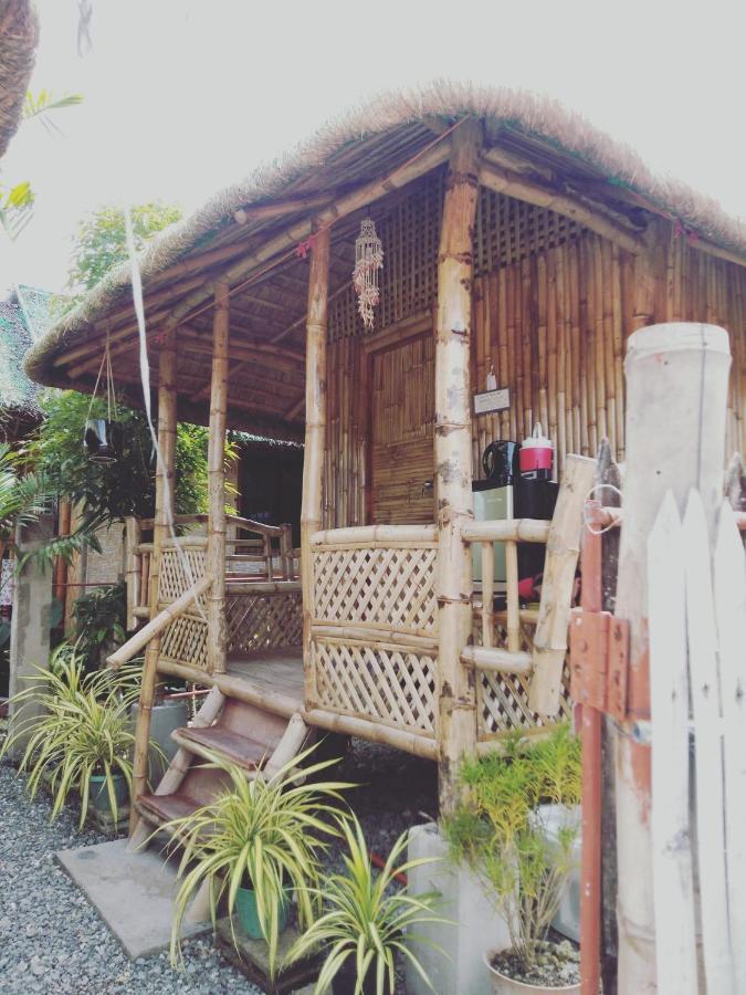 Titanic's Nipa Hut Hostel Moalboal