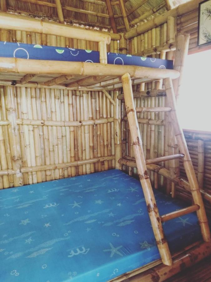Hostel Titanic's Nipa Hut Moalboal