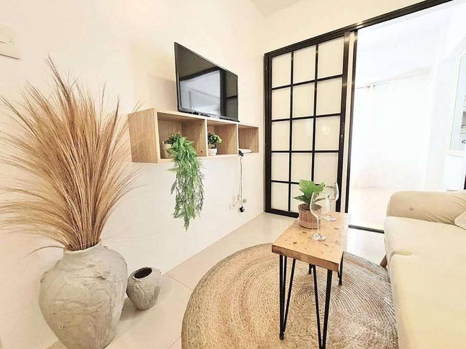 New Luxury With Pool And Netflix Near Airport * Marigondon (Cebu)