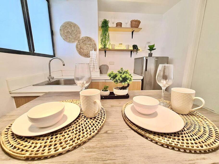 New Luxury With Pool And Netflix Near Airport Apartment