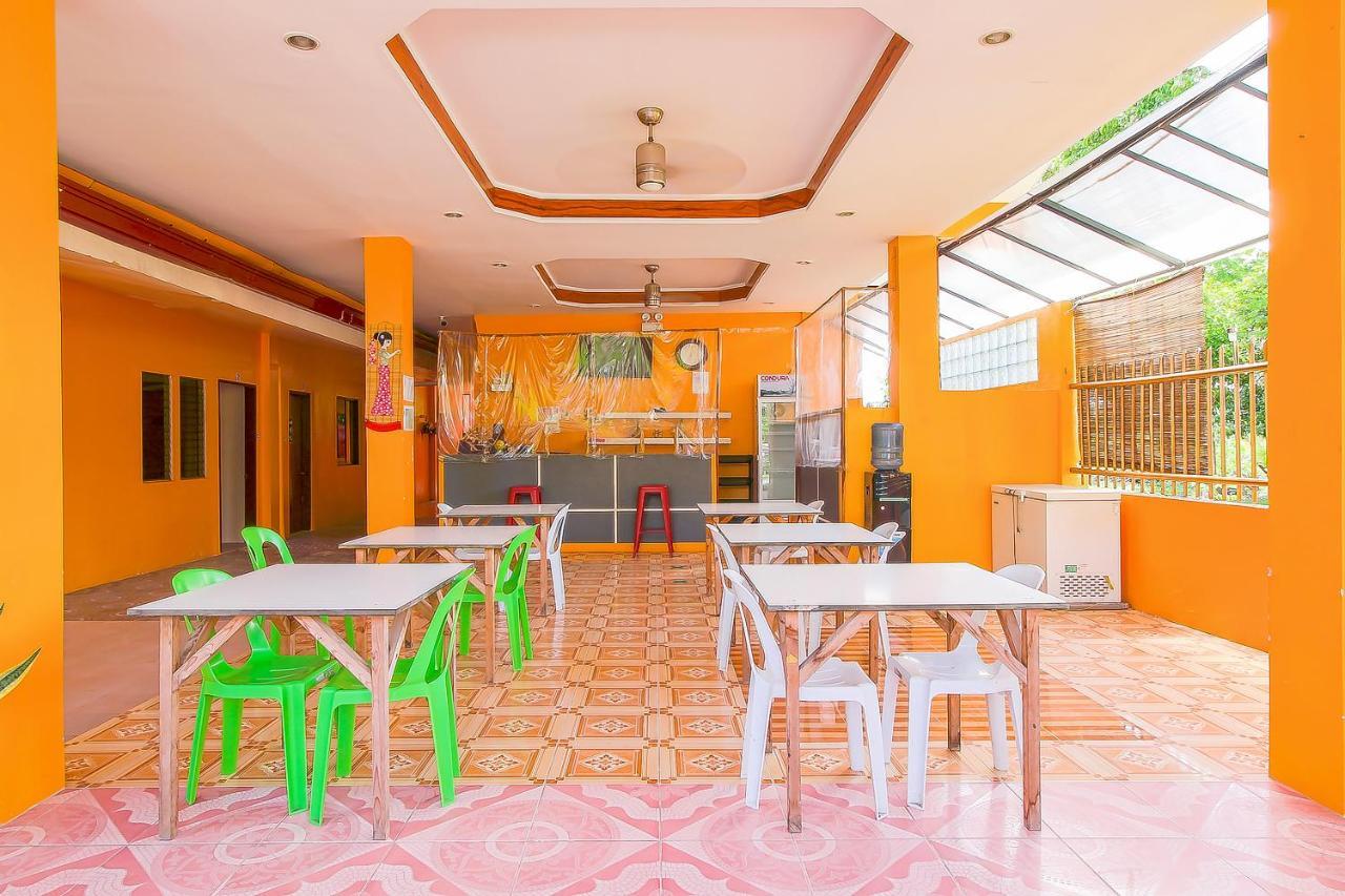 Oyo 770 J5 & Restobar Hotel 3*