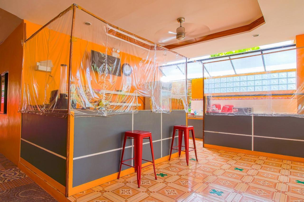 Oyo 770 J5 & Restobar Moalboal