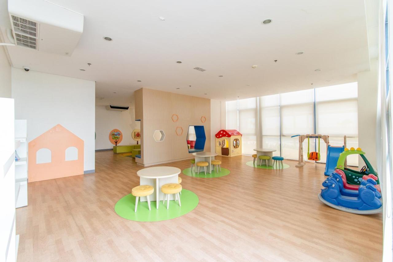 Apartment Omp 15c-t2, Seaview, Pool & Access, Near Airport, Fast Wi-fi, Netflix *
