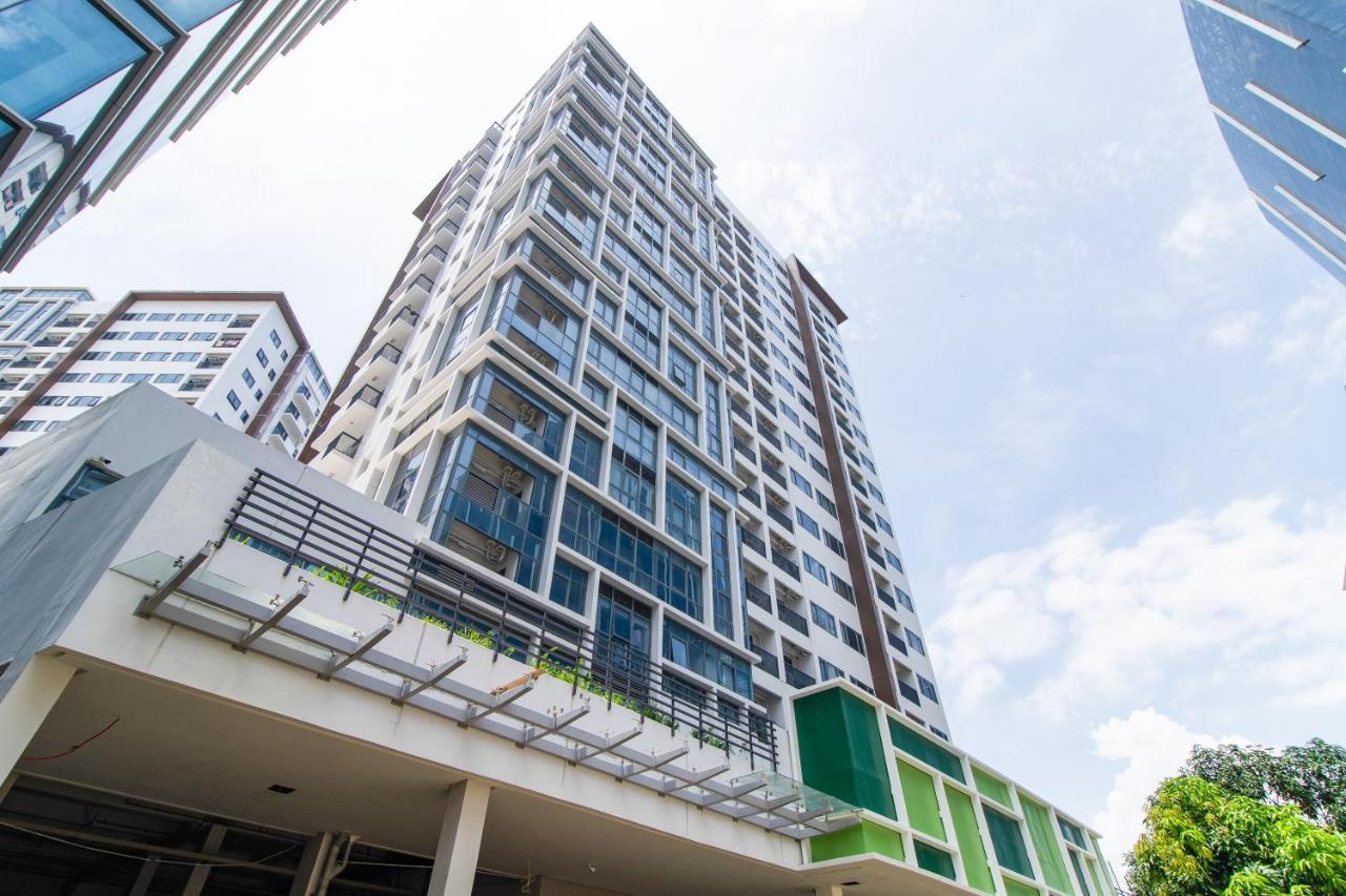 Omp 15c-t2, Seaview, Pool & Access, Near Airport, Fast Wi-fi, Netflix Apartment *