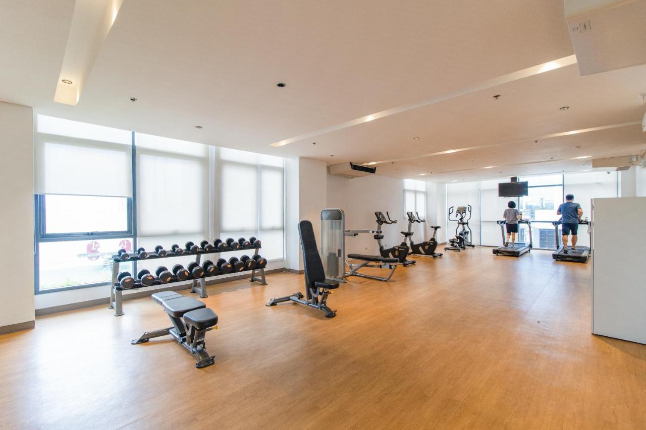 Omp 15c-t2, Seaview, Pool & Access, Near Airport, Fast Wi-fi, Netflix