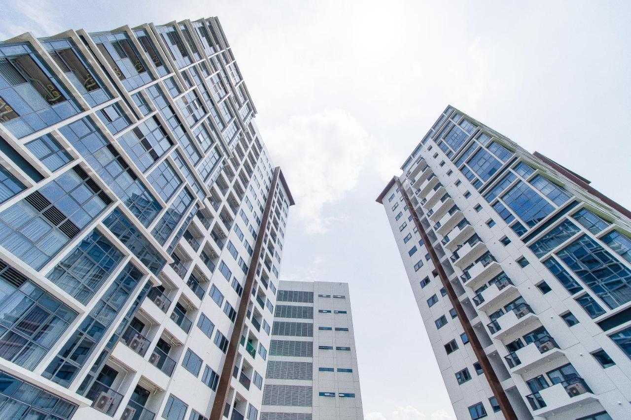 Apartment Omp 15c-t2, Seaview, Pool & Access, Near Airport, Fast Wi-fi, Netflix *