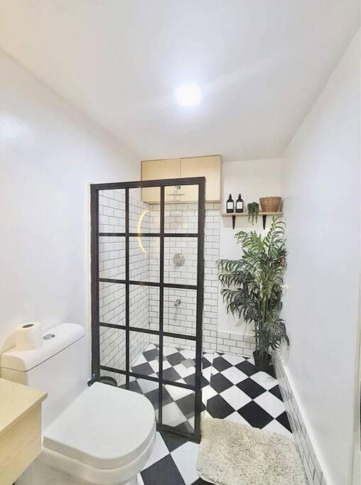 New Luxury With Pool And Netflix Near Airport Apartment *