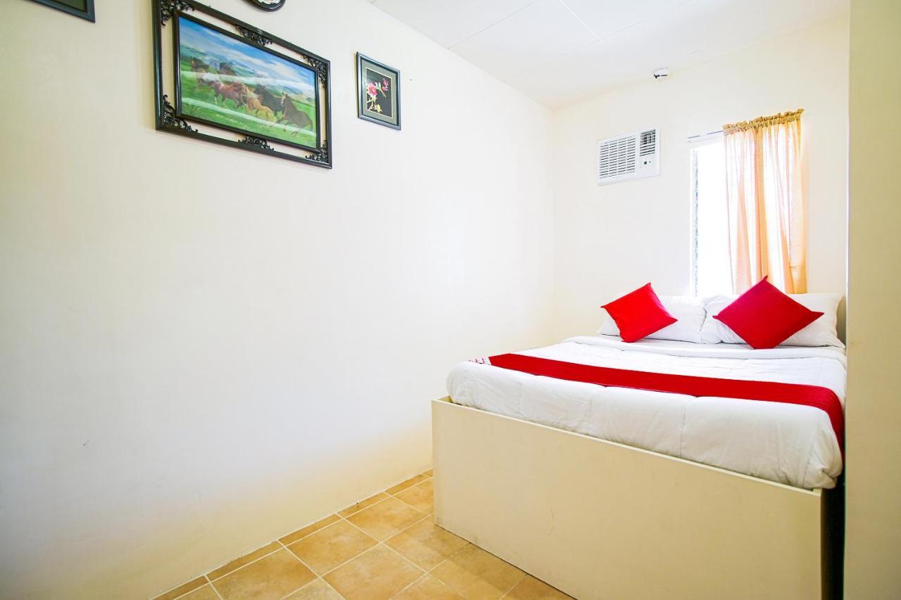 Oyo 770 J5 & Restobar Hotel