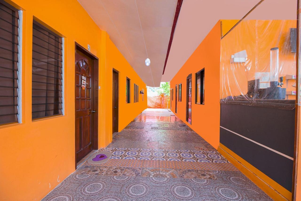Hotel Oyo 770 J5 & Restobar Moalboal