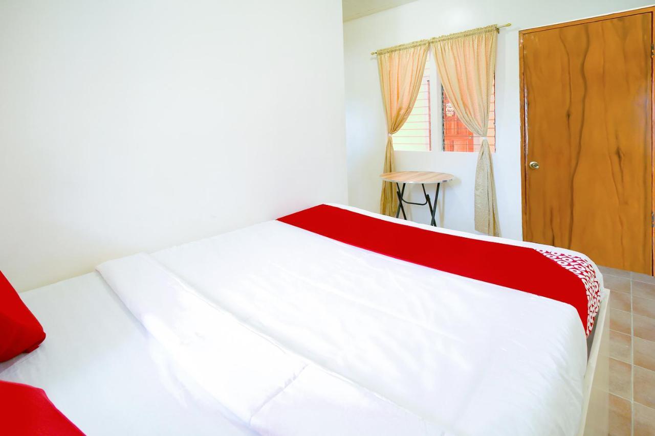 Oyo 770 J5 & Restobar Hotel Moalboal