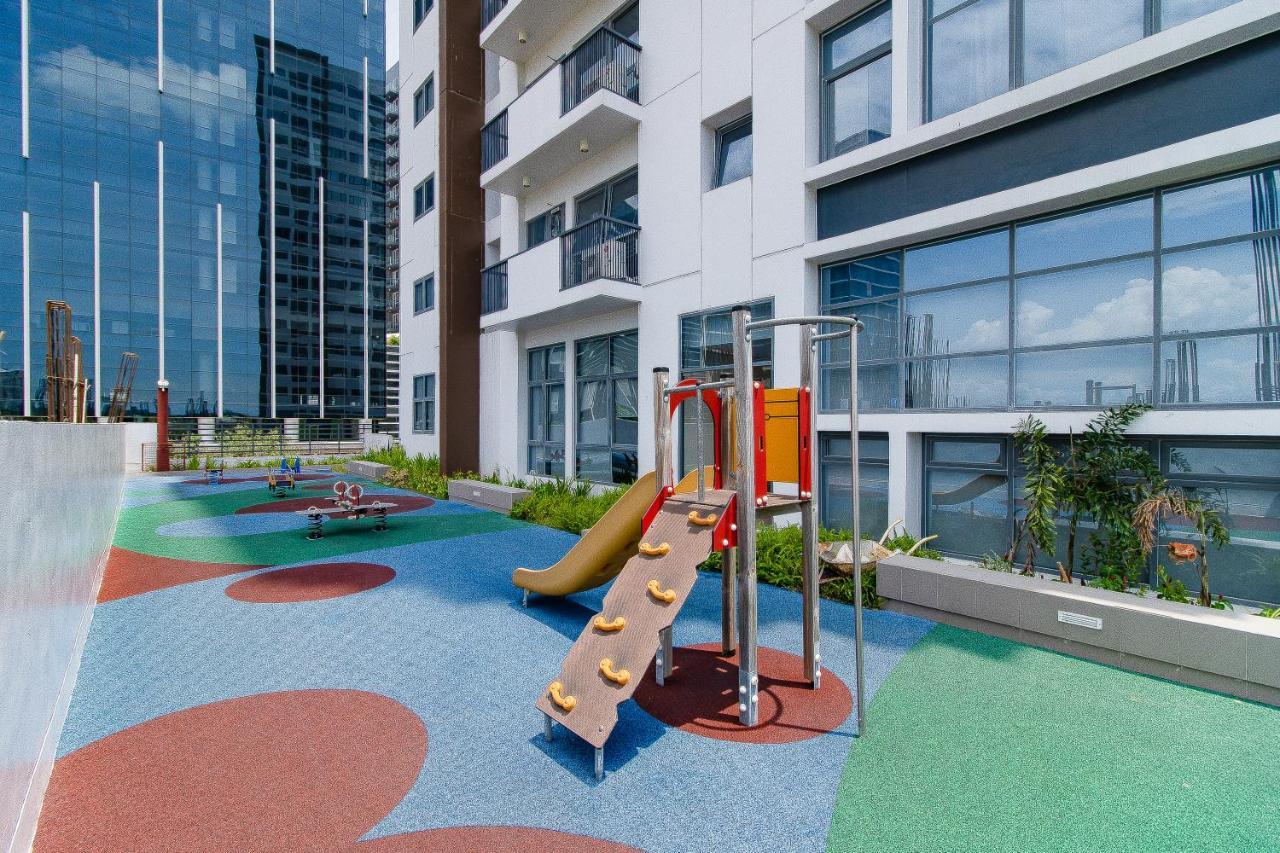 Omp 15c-t2, Seaview, Pool & Access, Near Airport, Fast Wi-fi, Netflix