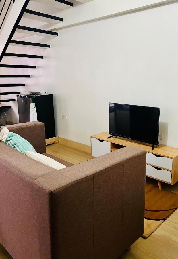 Apartment Alex's Place - U403 B11 Mactan Oasis Gardens Condominium No Elevator